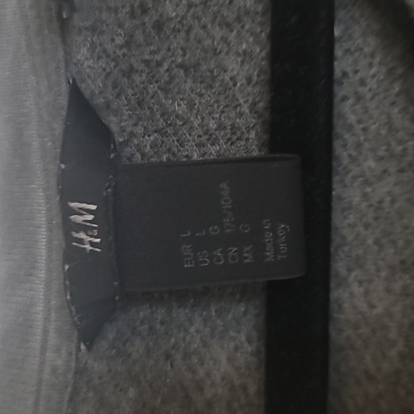 H&M Light Sweatshirt - Picture 2 of 4